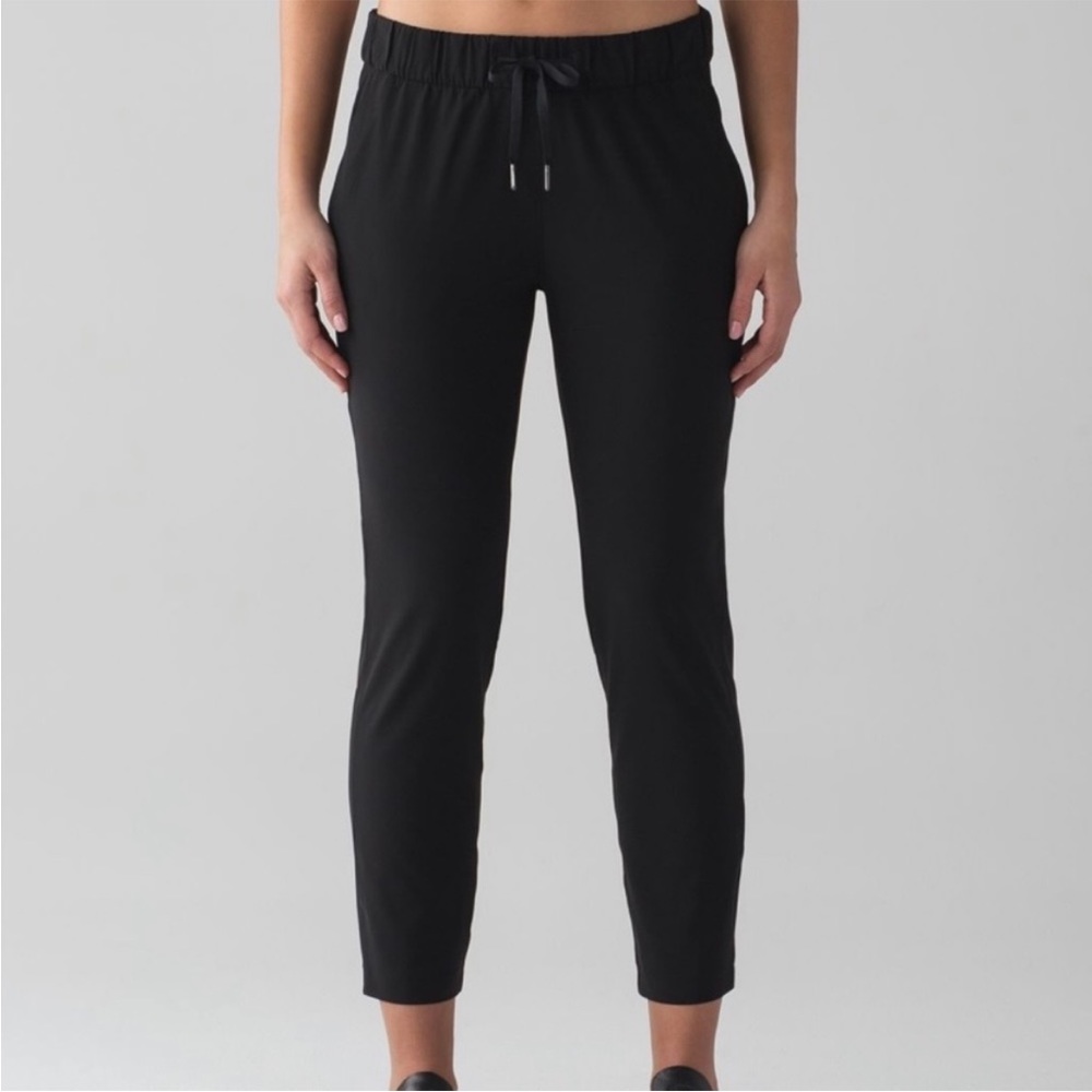 Lululemon on the fly woven pants navy blue size 8